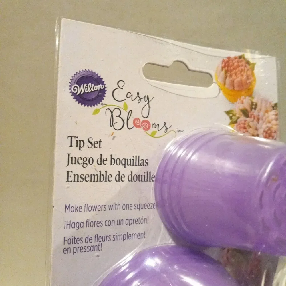 Wilton Easy Blooms Tip Set-Set Of 2-Cake Cupcake Decorating-Mums-Succulents-NEW